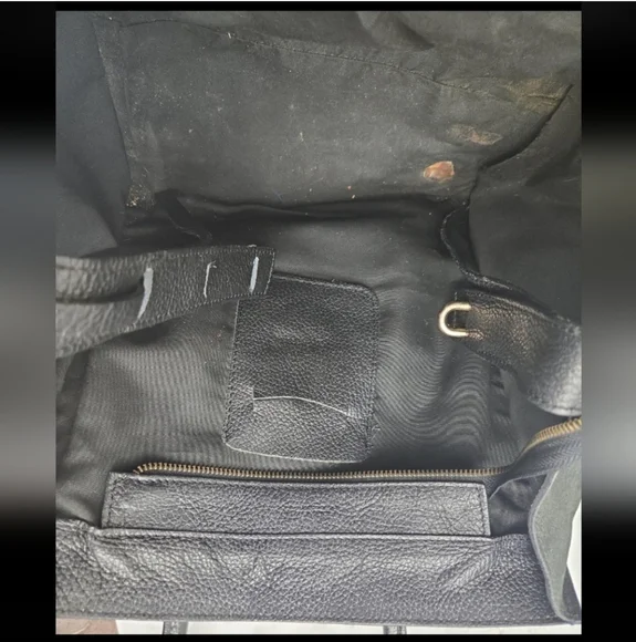 Chic Black Croc-Embossed Tote Bag - Picture 9 of 10